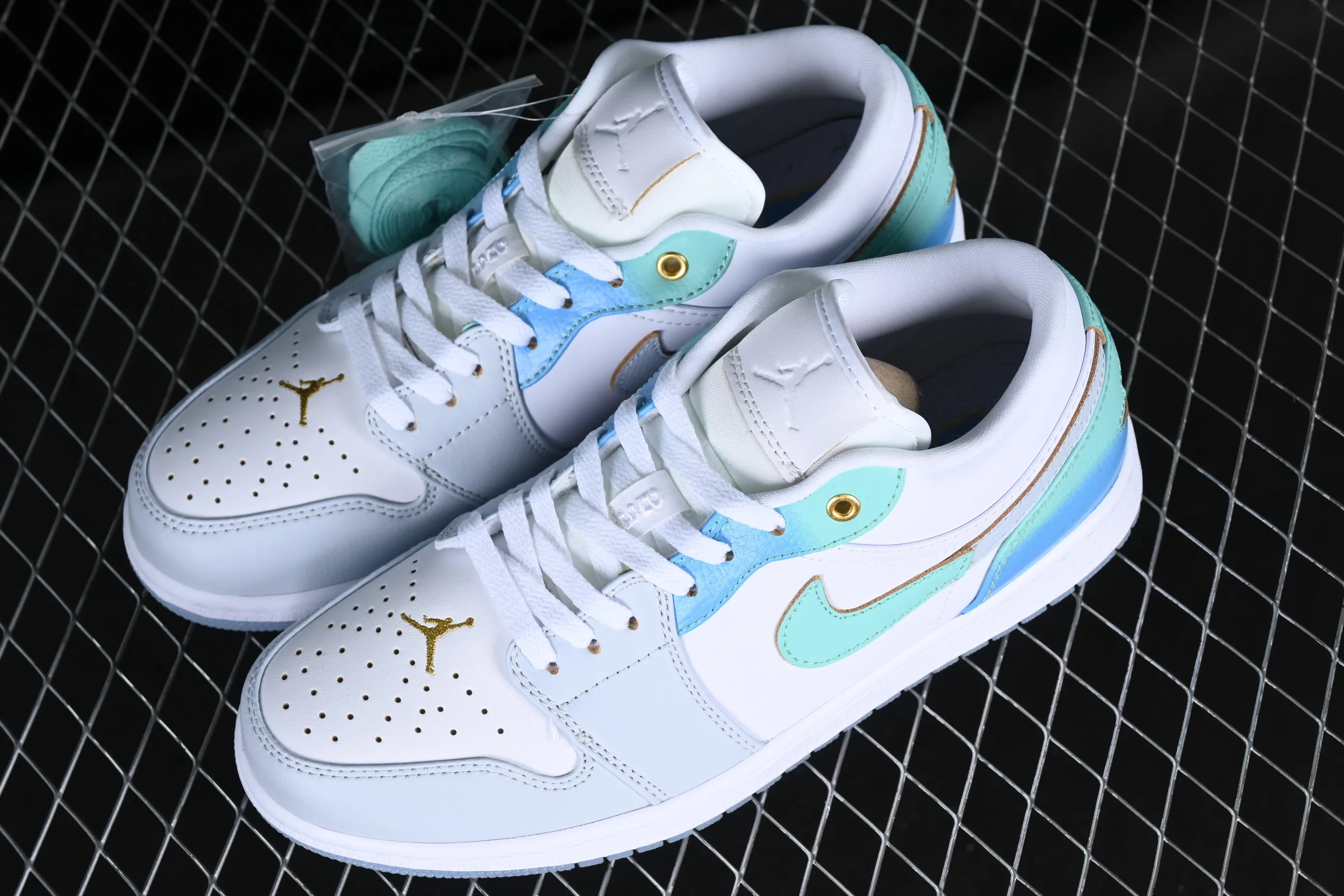 All categories Air Jordan Jordan series basketball shoes Air Jordan 1 Low Z version Air Jordan 1 Low "Emerald Rise" AJ1 Joe 1 white and blue FN8899-131
